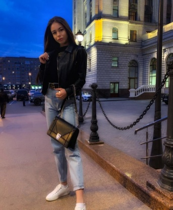 💋 Обладаю опытом, который позволит мне подарить тебе незабываемые моменты страсти и наслаждения. 🌹 Я готова исполнить все твои фантазии, будь то романтическое свидание или более развратные игры. 😈
У меня есть прекрасные отзывы от моих довольных клиентов, которые подчеркивают мою экстраординарность и умение воплотить все самые сокровенные мечты. 🌟 Будь уверен, что я помещаю в Москве, и наша встреча будет оставаться конфиденциальной и анонимной.
Позволь мне продемонстрировать тебе свои таланты и умения на фотографиях, которые я с удовольствием отправлю тебе лично. 📸 Расслабься и предоставь себя моим магическим рукам. Обещаю, что ты не пожалеешь о выборе меня. 💫🔞
Озорная индивидуалка Москвы сделает тебя счастливым и удовлетворенным. Не медли, милый, и позвони мне прямо сейчас. 📲 Не упусти возможность испытать настоящее волшебство и насладиться горячими моментами, которые ты никогда не забудешь. 💥 Жду тебя! 💕 Уляна